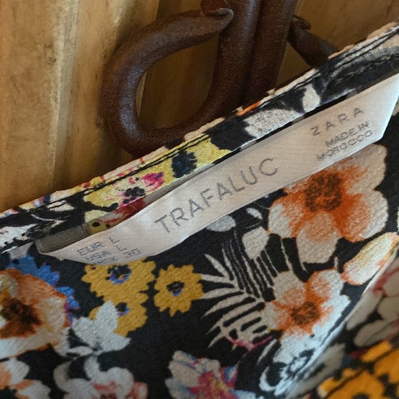 Zara black mini dress with flowers - Picture 6 of 9